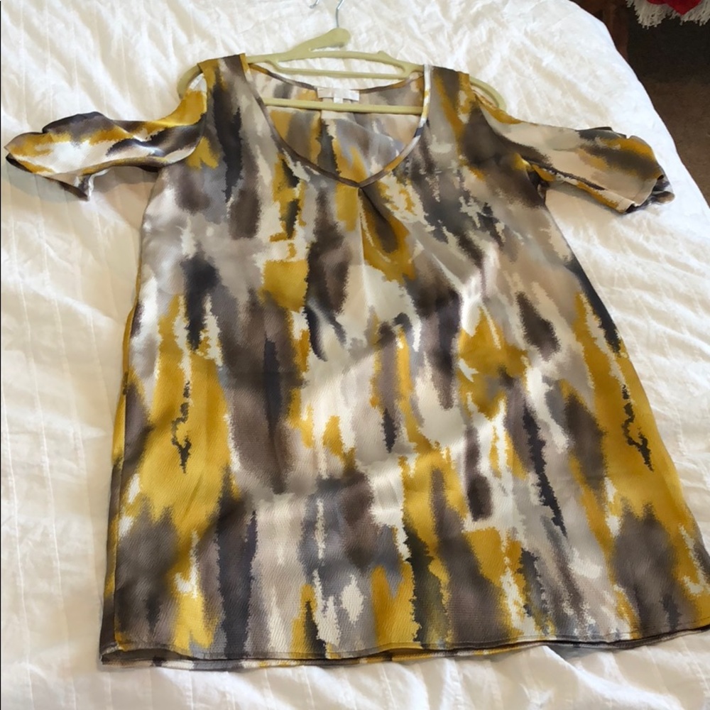 Shift dress with cut out sleeves